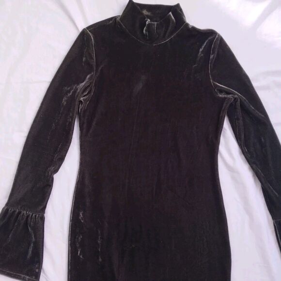 re:named Green Velour Velvet Bell Sleeve Dress Forest Fairy Goblin Womens Small - Picture 3 of 11